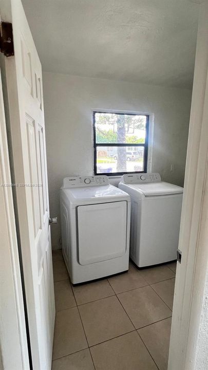В аренду: $2,850 (5 спален, 2 ванн, 1400 Квадратных фут)