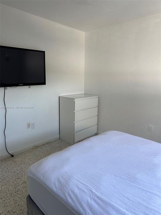 For Sale: $289,000 (2 beds, 1 baths, 750 Square Feet)