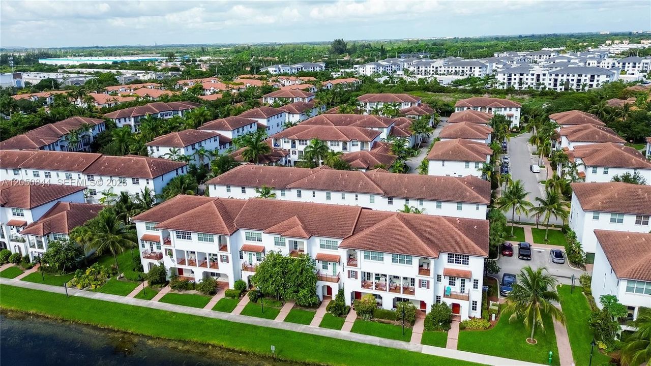 На продажу: $520,000 (3 спален, 3 ванн, 2000 Квадратных фут)