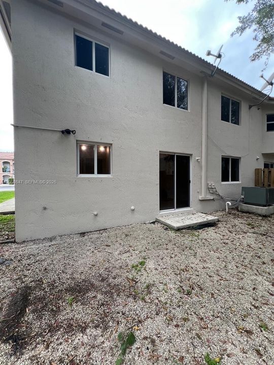 For Sale: $220,000 (3 beds, 2 baths, 1099 Square Feet)