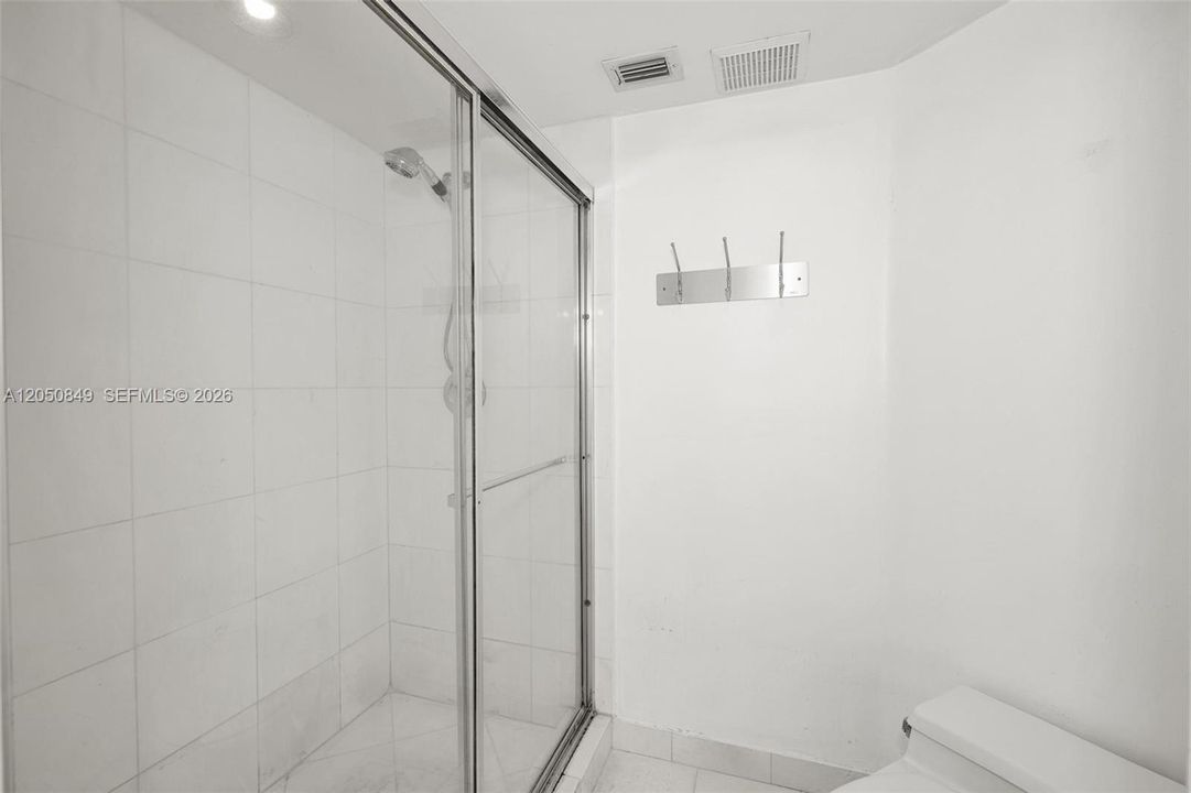 В аренду: $3,400 (2 спален, 2 ванн, 1447 Квадратных фут)
