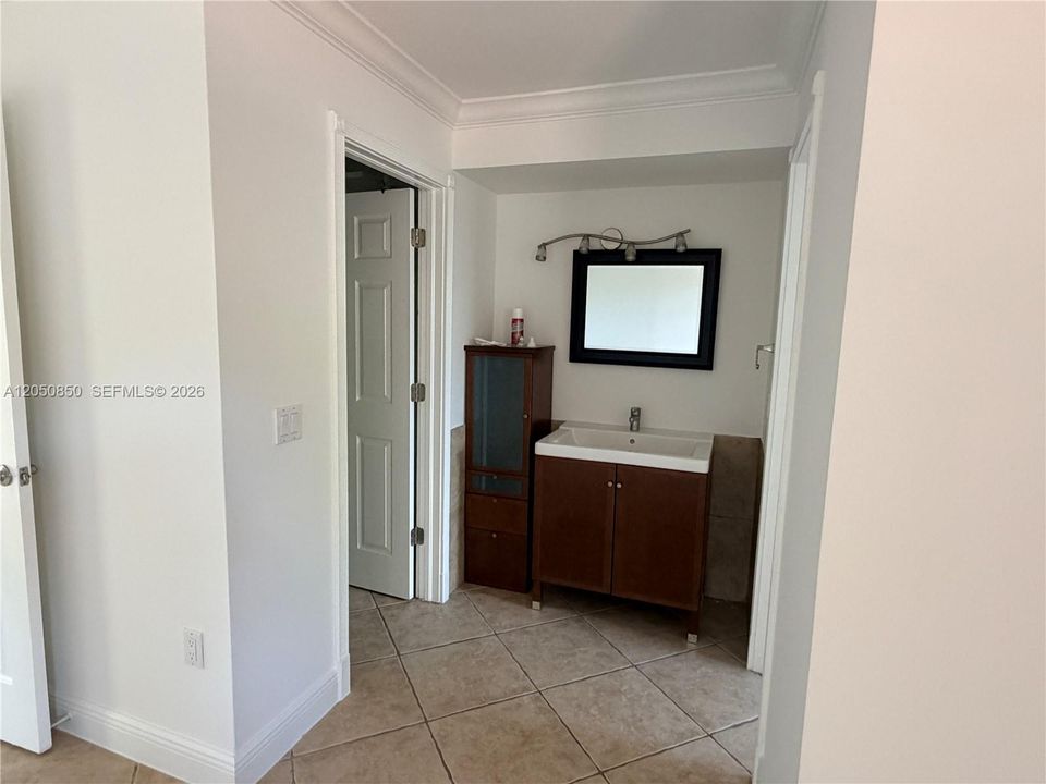 Под контрактом: $3,950 (4 спален, 2 ванн, 1536 Квадратных фут)