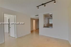 For Rent: $2,400 (2 beds, 2 baths, 1099 Square Feet)