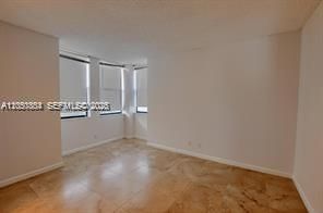 For Rent: $2,400 (2 beds, 2 baths, 1099 Square Feet)
