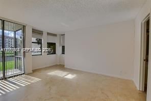 For Rent: $2,400 (2 beds, 2 baths, 1099 Square Feet)