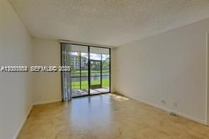 For Rent: $2,400 (2 beds, 2 baths, 1099 Square Feet)