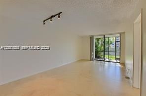 For Rent: $2,400 (2 beds, 2 baths, 1099 Square Feet)