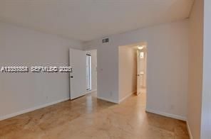 For Rent: $2,400 (2 beds, 2 baths, 1099 Square Feet)