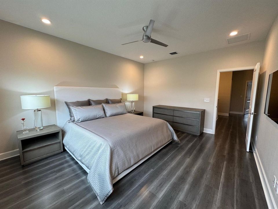 MAIN BEDROOM