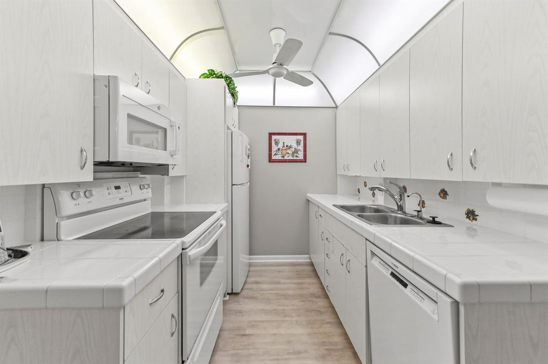 08 Kitchen 01