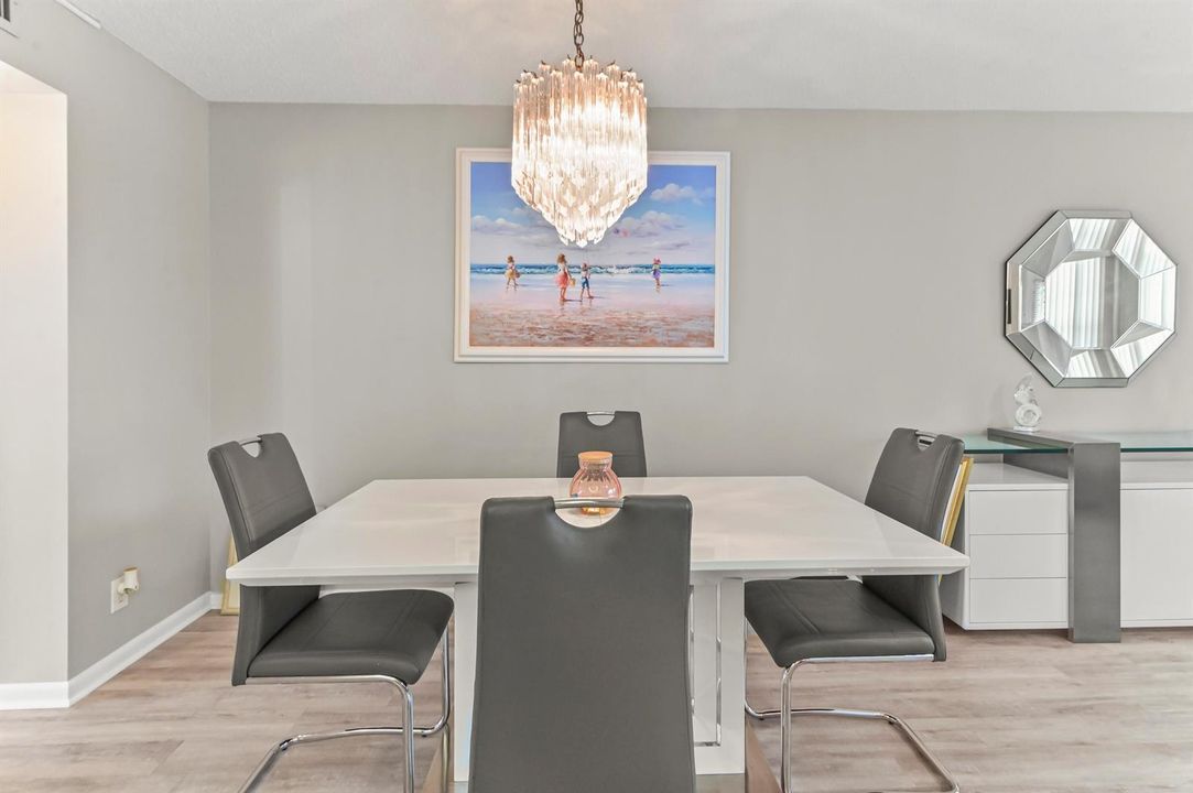 06 Dining Room 01