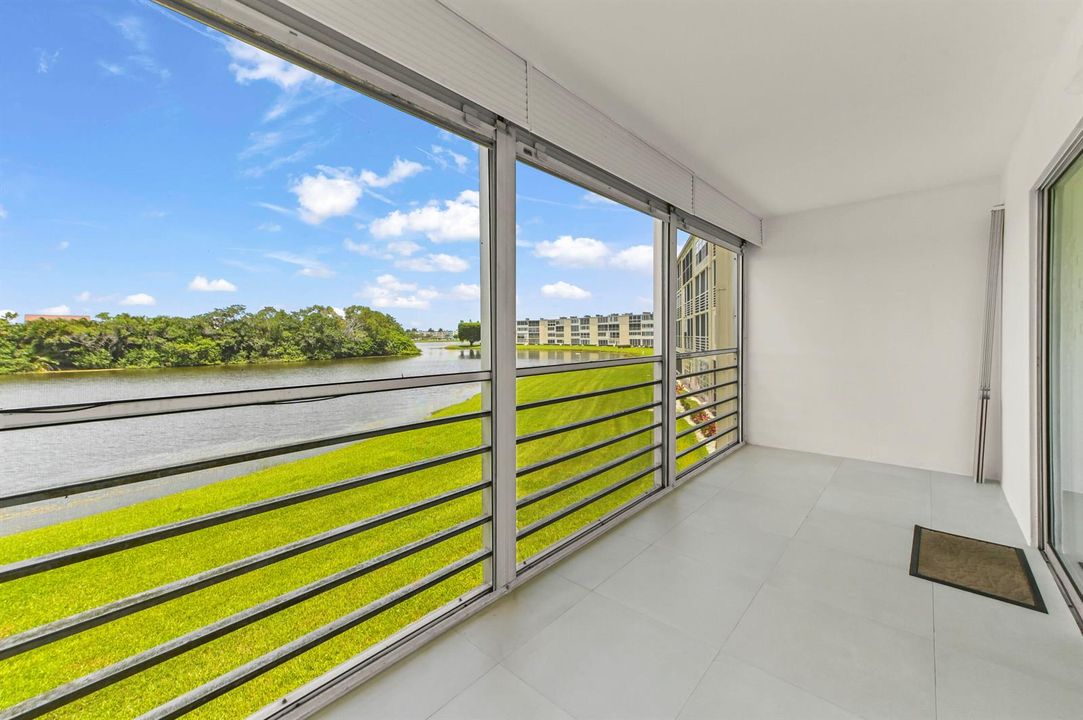 15 Balcony 01