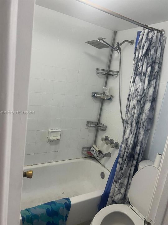 For Rent: $2,500 (3 beds, 2 baths, 1015 Square Feet)