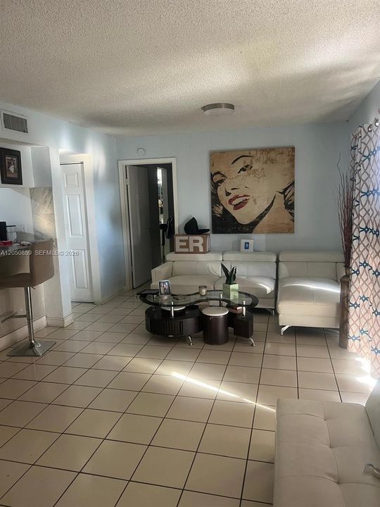 For Rent: $2,500 (3 beds, 2 baths, 1015 Square Feet)