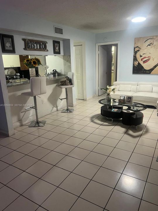 For Rent: $2,500 (3 beds, 2 baths, 1015 Square Feet)
