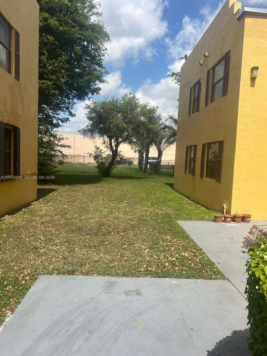 For Rent: $2,500 (3 beds, 2 baths, 1015 Square Feet)