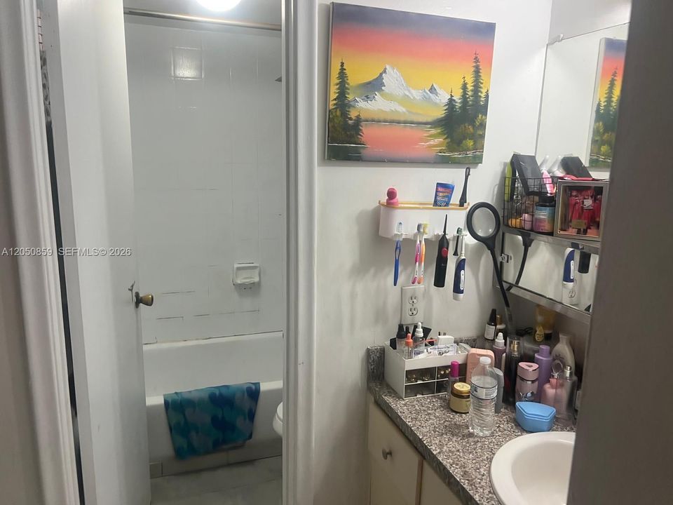 For Rent: $2,500 (3 beds, 2 baths, 1015 Square Feet)
