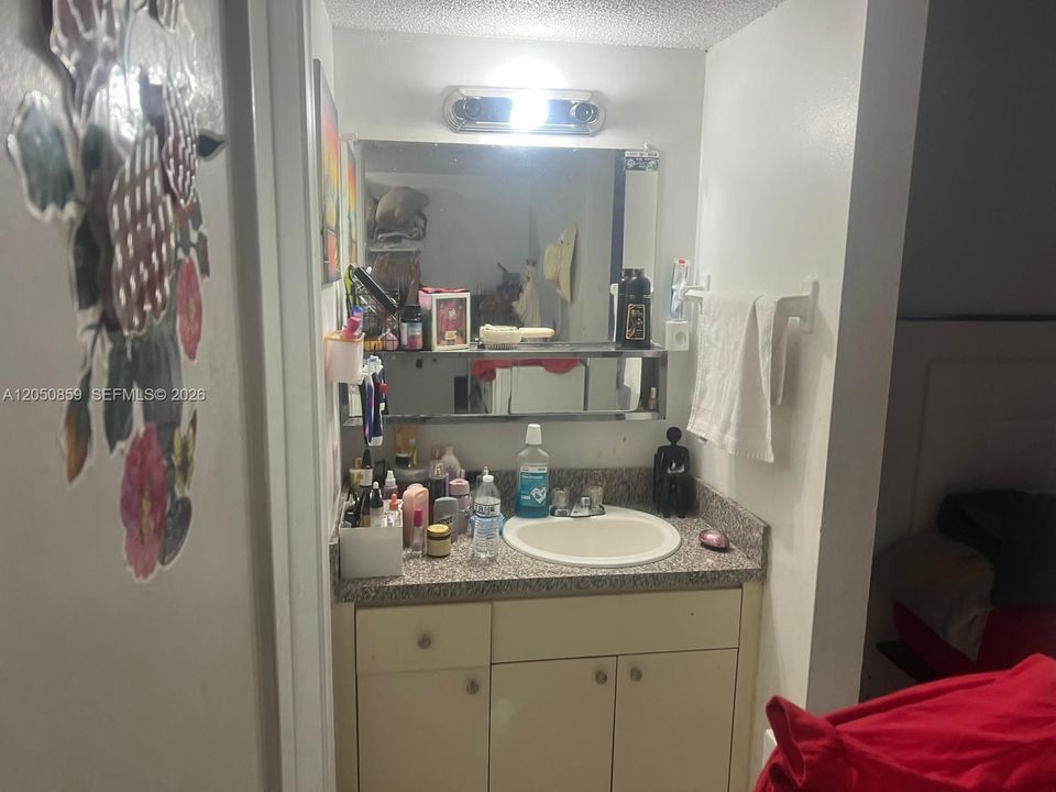 For Rent: $2,500 (3 beds, 2 baths, 1015 Square Feet)