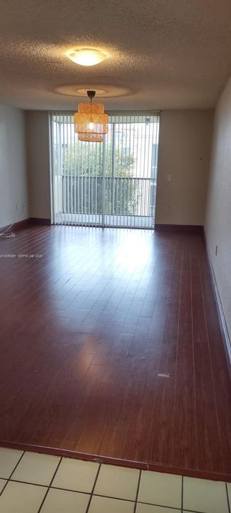 出租: $2,250 (2 贝兹, 2 浴室, 1197 平方英尺)