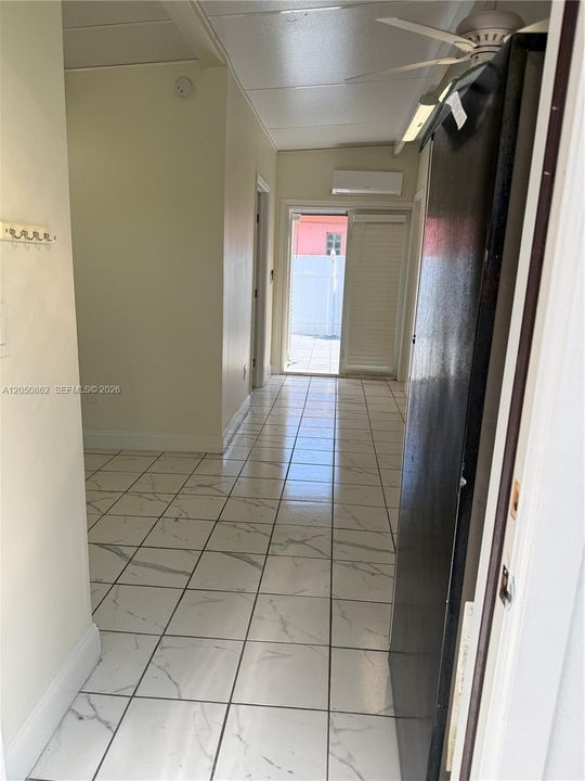 For Rent: $1,800 (1 beds, 1 baths, 2040 Square Feet)