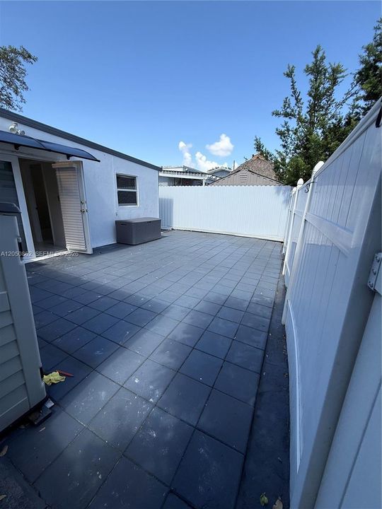 For Rent: $1,800 (1 beds, 1 baths, 2040 Square Feet)