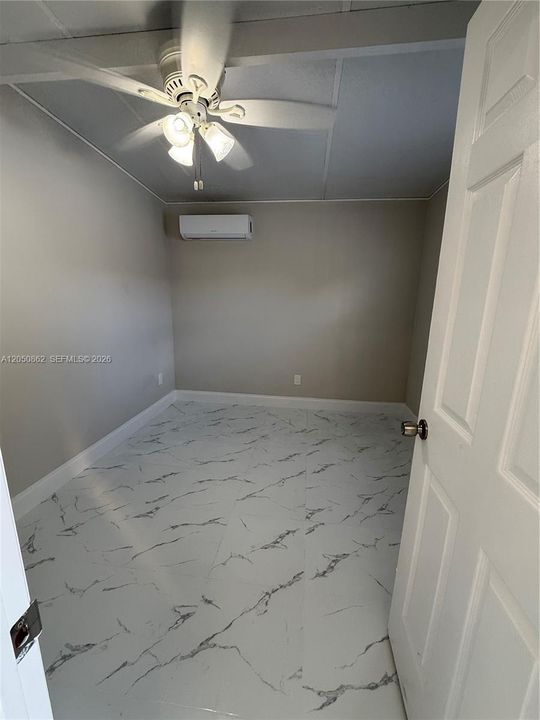 For Rent: $1,800 (1 beds, 1 baths, 2040 Square Feet)