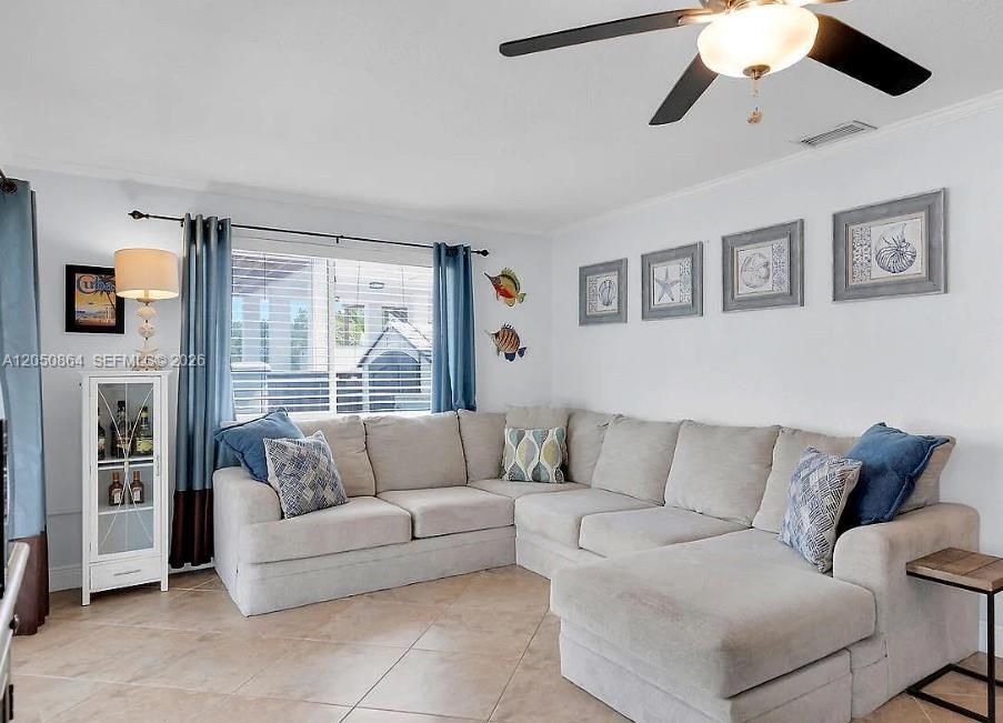 For Sale: $750,000 (2 beds, 2 baths, 945 Square Feet)