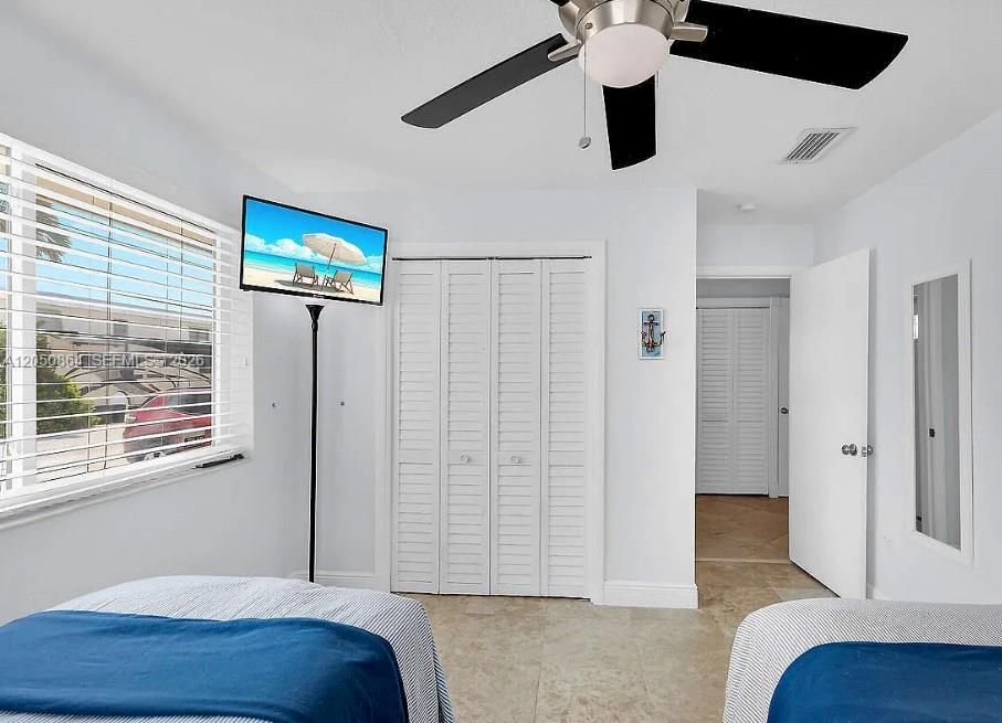 For Sale: $750,000 (2 beds, 2 baths, 945 Square Feet)