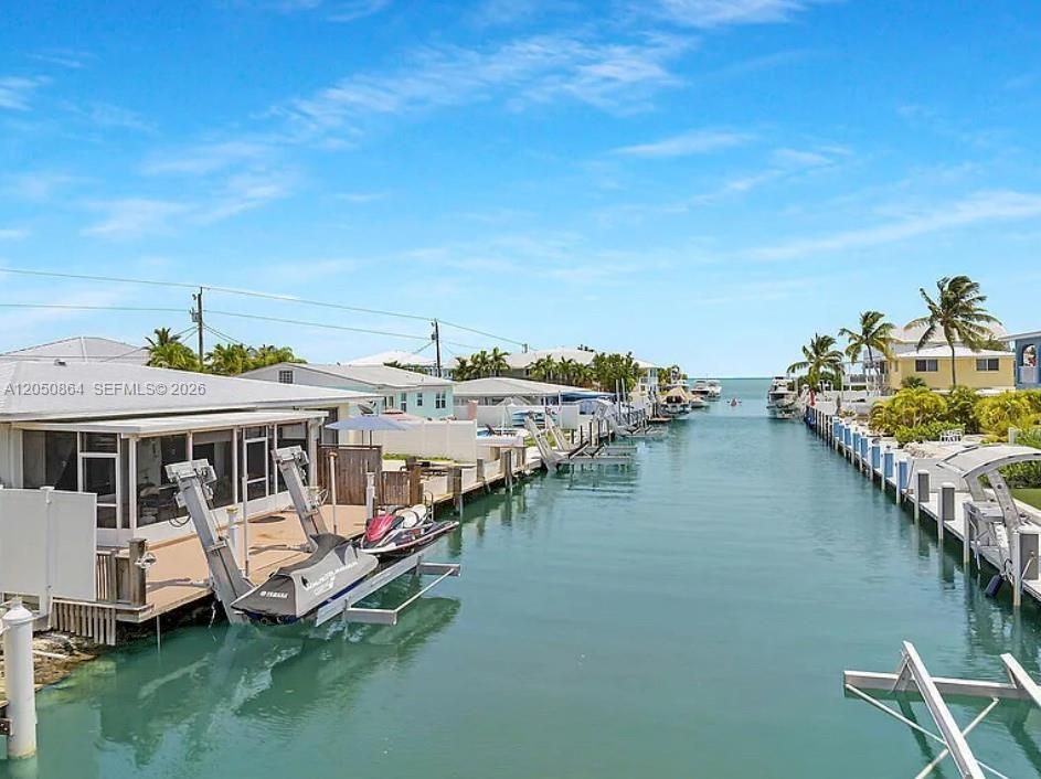 For Sale: $750,000 (2 beds, 2 baths, 945 Square Feet)