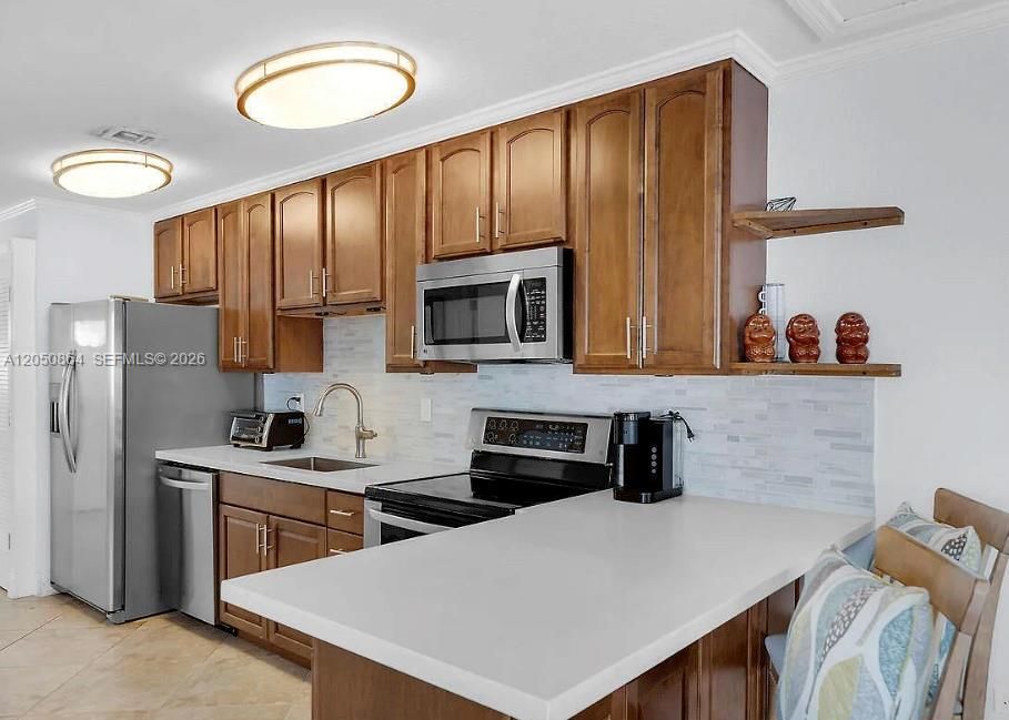 For Sale: $750,000 (2 beds, 2 baths, 945 Square Feet)