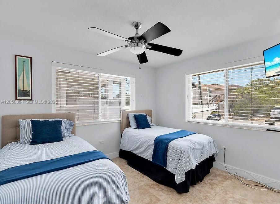 For Sale: $750,000 (2 beds, 2 baths, 945 Square Feet)