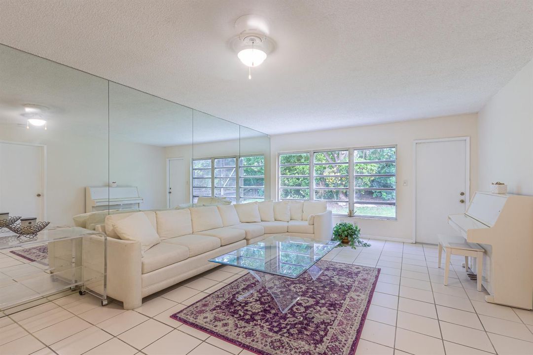9185 Flynn Circle-12