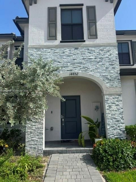 For Sale: $484,999 (3 beds, 2 baths, 1321 Square Feet)