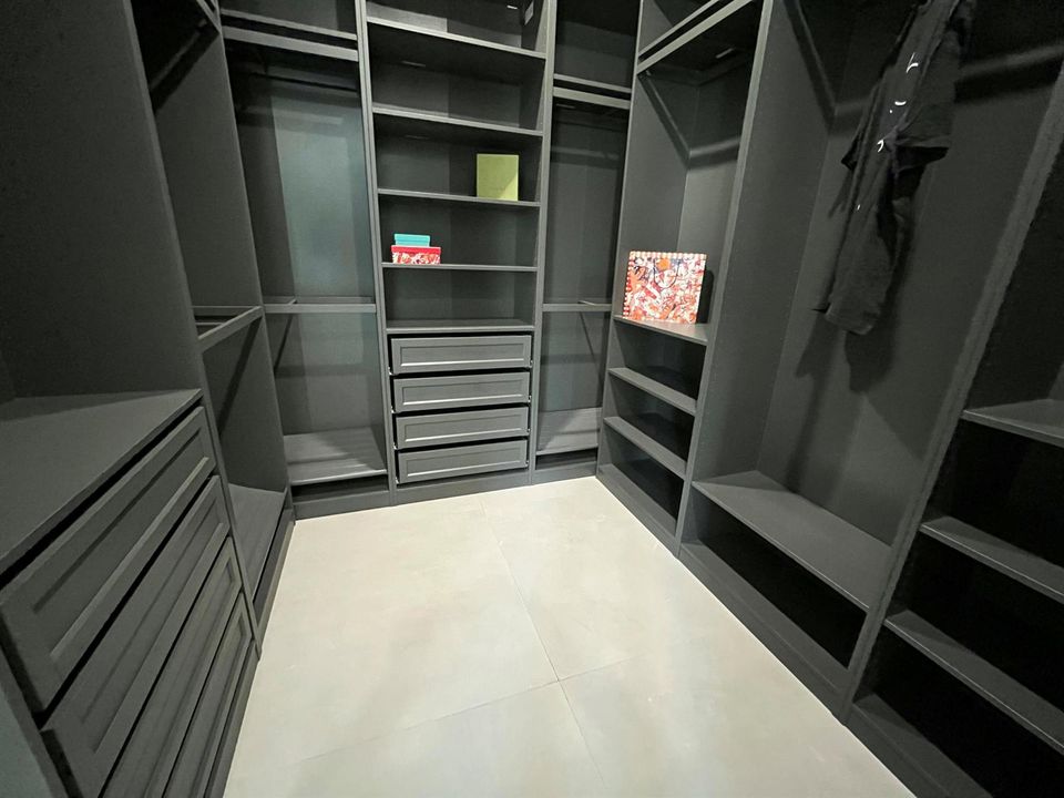 Primary-Walk-in-Closet