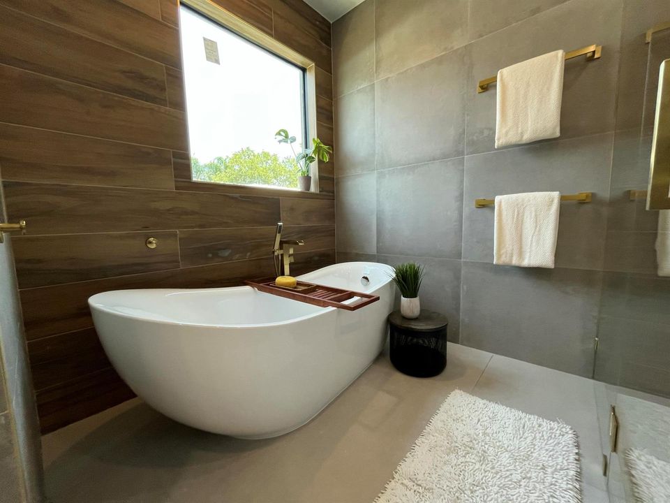 Primary-Soaking-Tub