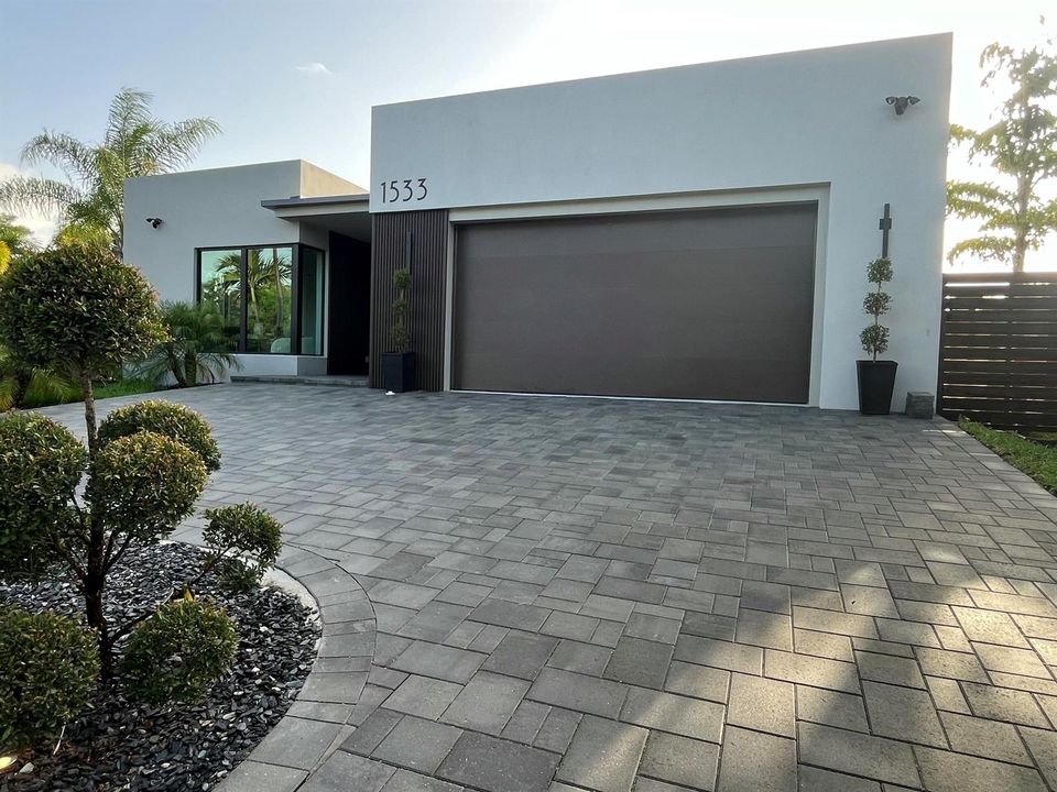 Front-House