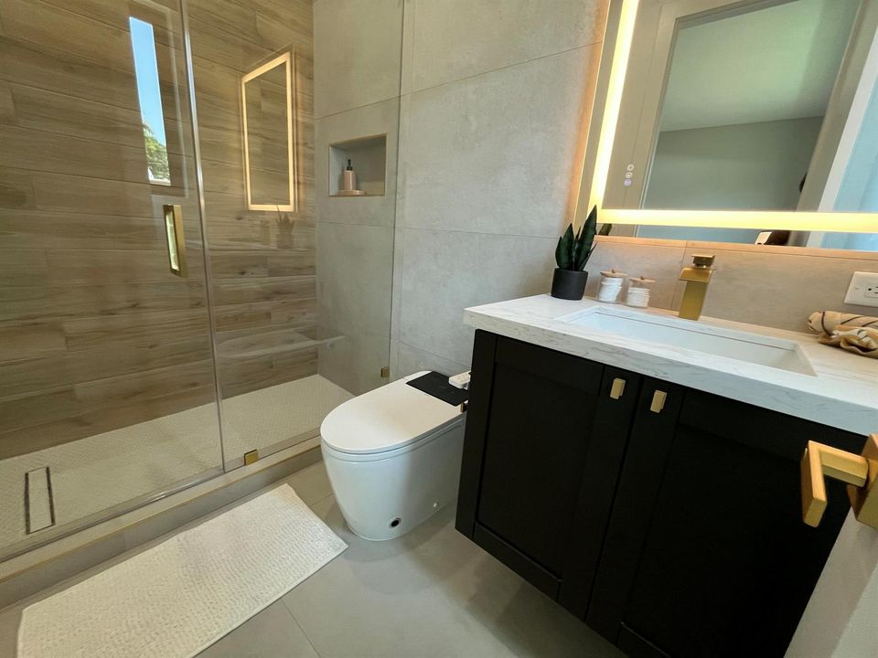 Junior-Suite-Bathroom