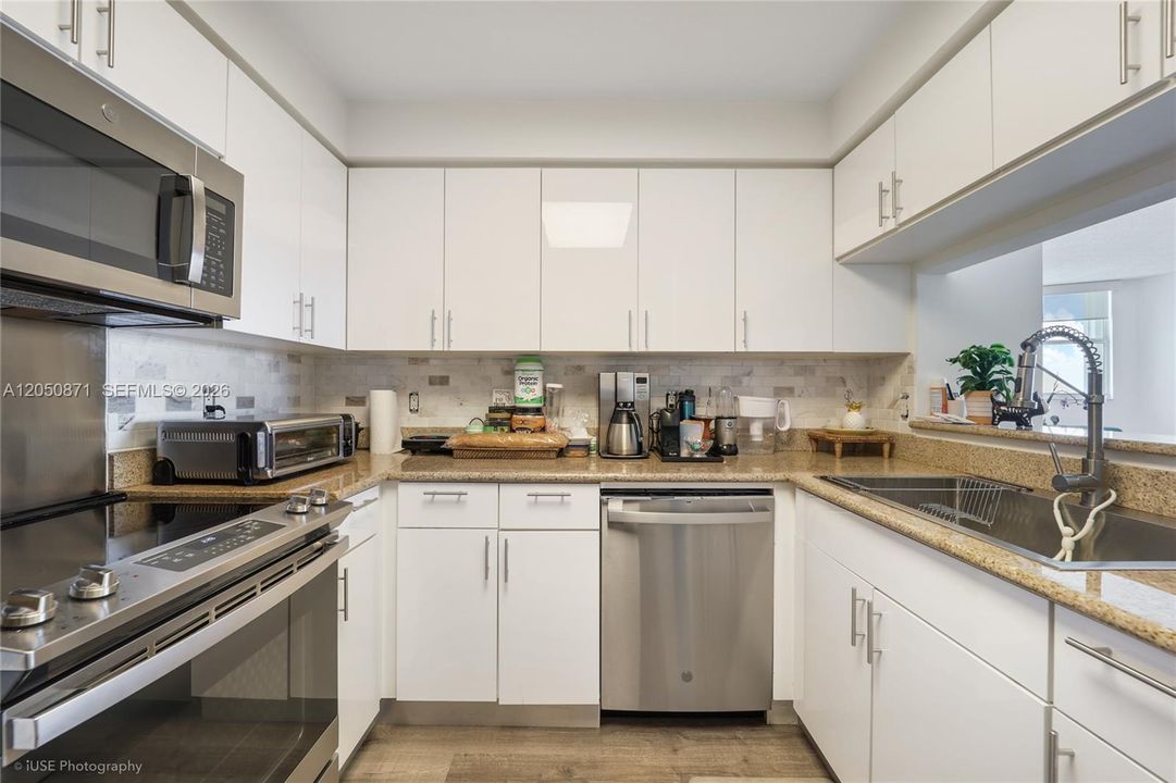 For Rent: $4,800 (2 beds, 2 baths, 1190 Square Feet)