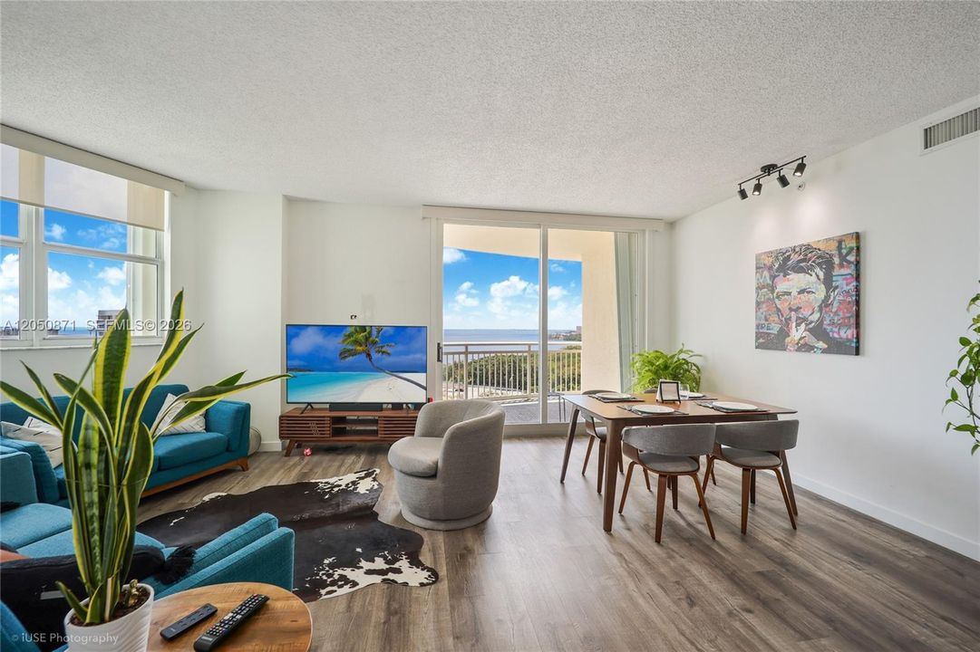 For Rent: $4,800 (2 beds, 2 baths, 1190 Square Feet)