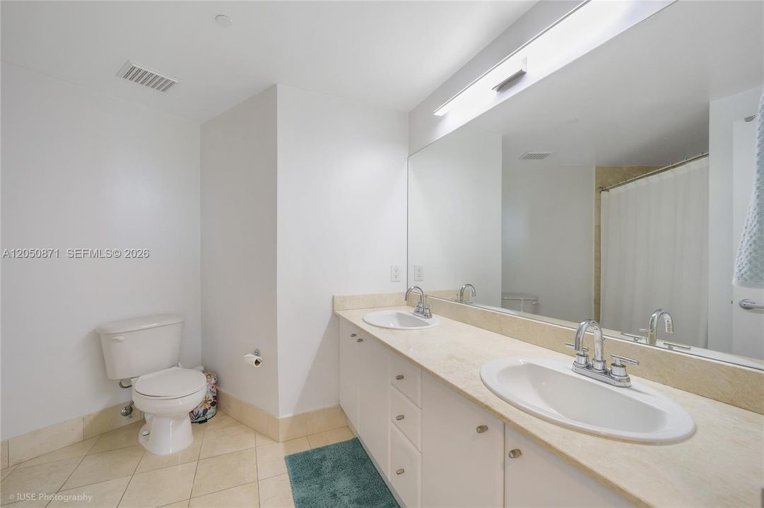For Rent: $4,800 (2 beds, 2 baths, 1190 Square Feet)