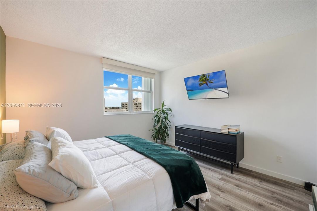 For Rent: $4,800 (2 beds, 2 baths, 1190 Square Feet)