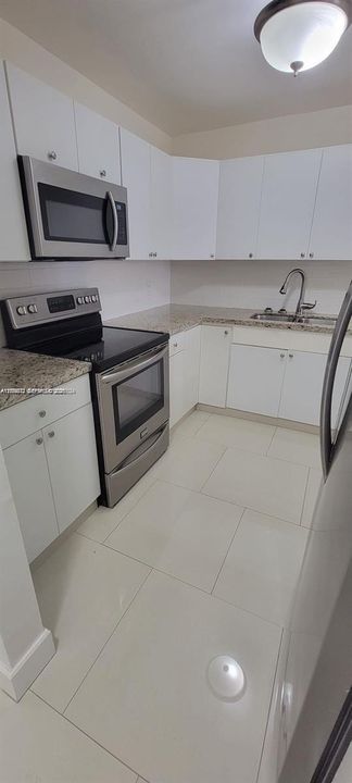 For Rent: $2,375 (2 beds, 2 baths, 980 Square Feet)