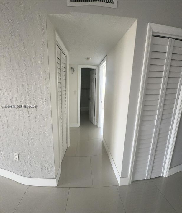 For Rent: $2,375 (2 beds, 2 baths, 980 Square Feet)