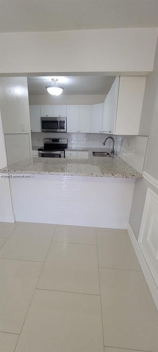 For Rent: $2,375 (2 beds, 2 baths, 980 Square Feet)
