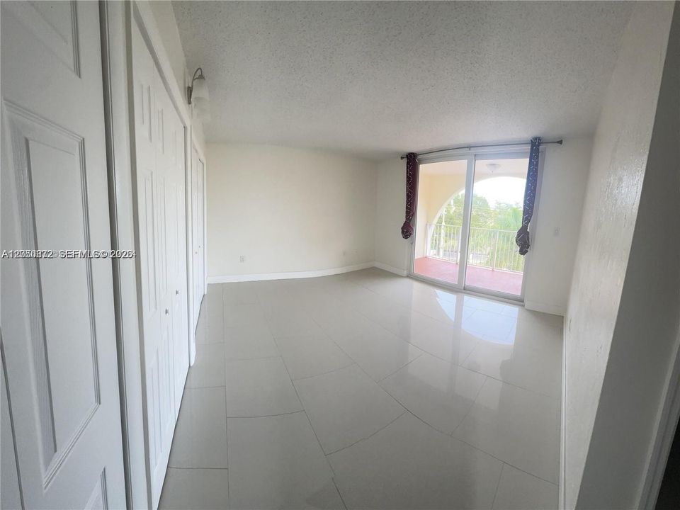 For Rent: $2,375 (2 beds, 2 baths, 980 Square Feet)