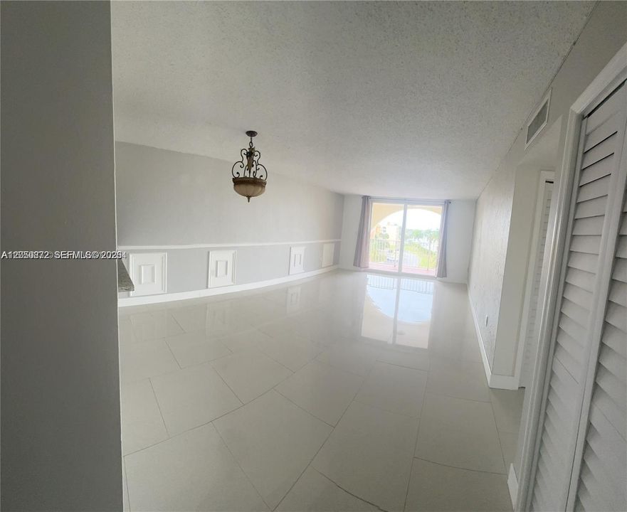 For Rent: $2,375 (2 beds, 2 baths, 980 Square Feet)