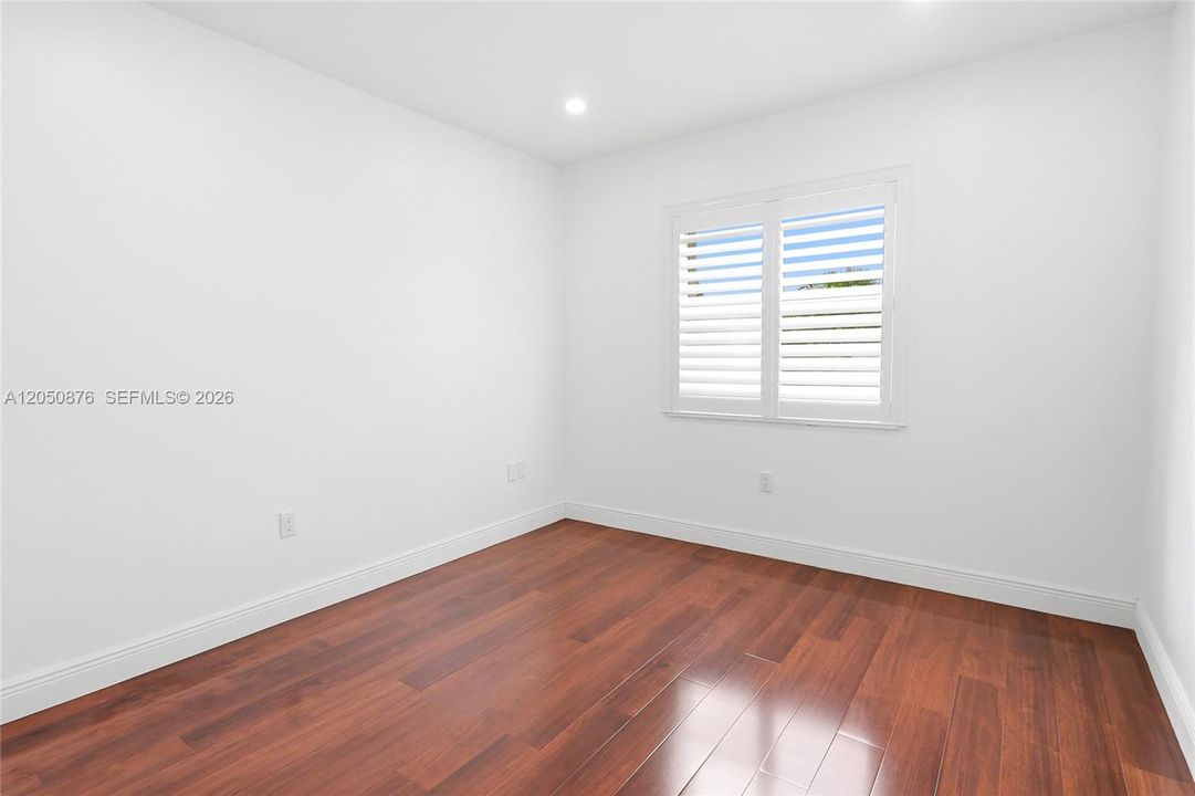 For Sale: $649,900 (3 beds, 2 baths, 1388 Square Feet)