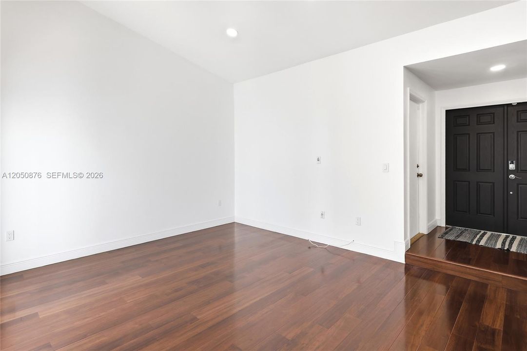 For Sale: $649,900 (3 beds, 2 baths, 1388 Square Feet)