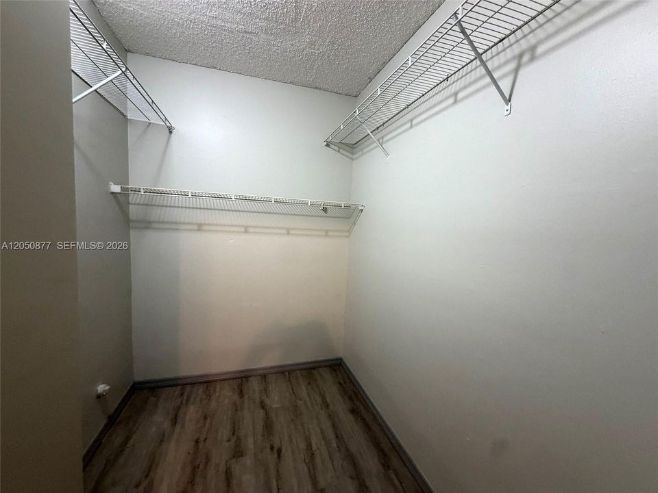 For Rent: $2,600 (3 beds, 2 baths, 1093 Square Feet)
