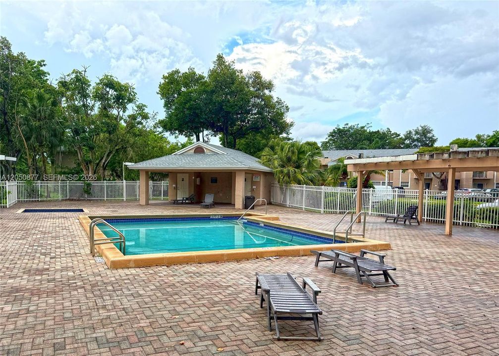 For Rent: $2,600 (3 beds, 2 baths, 1093 Square Feet)